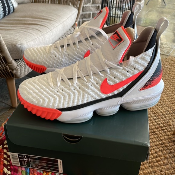 Nike Lebron XVI - Picture 3 of 5